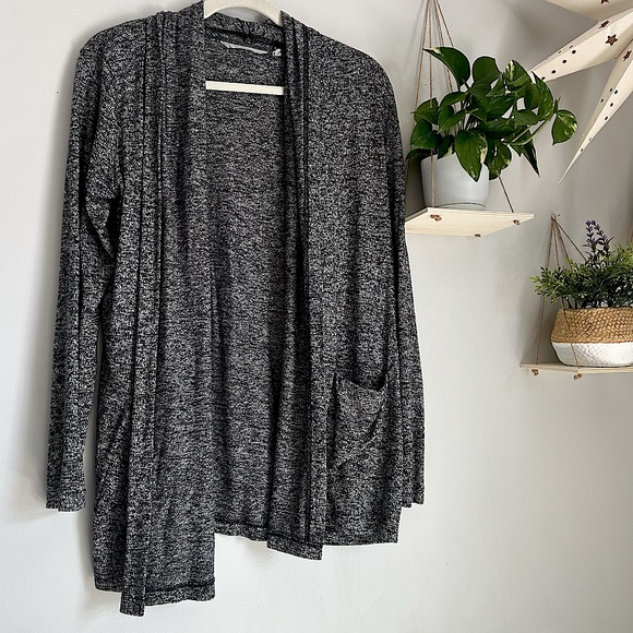 Athleta Sweaters - 🩷ATHLETA HEATHERED BLACK GRAY SWEATER CARDIGAN TRENDING LONG SLEEVE SIZE SMALL